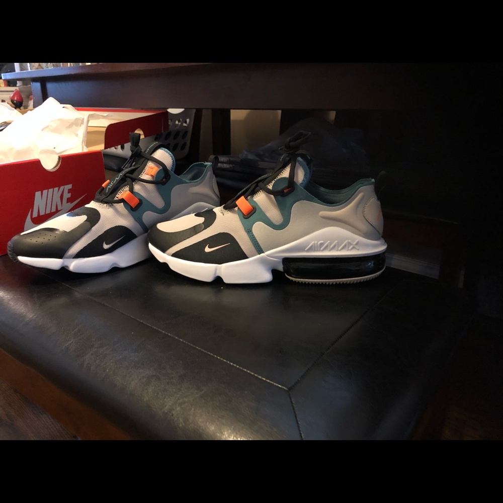 Air Max Infinity - Picture 2 of 6